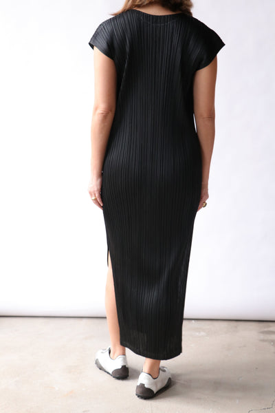 PLEATS PLEASE ISSEY MIYAKE SPIN ブラック Pleats Please Issey Miyake Swing Solid Dress | WE ARE ICONIC