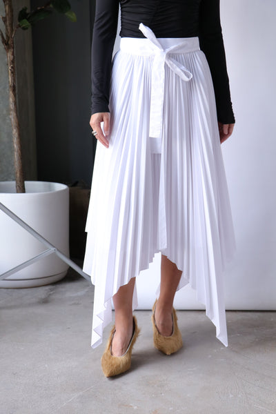 Rosetta Getty Pleated Apron Wrap Skirt in White | WE ARE ICONIC