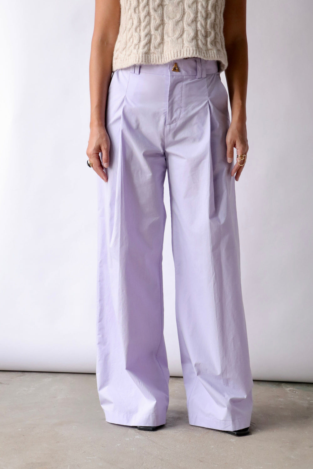 パンツ Aeron Wellen - Wide Leg Pants Aeron Wellen Wide Leg Pants in Lilac | WE ARE ICONIC
