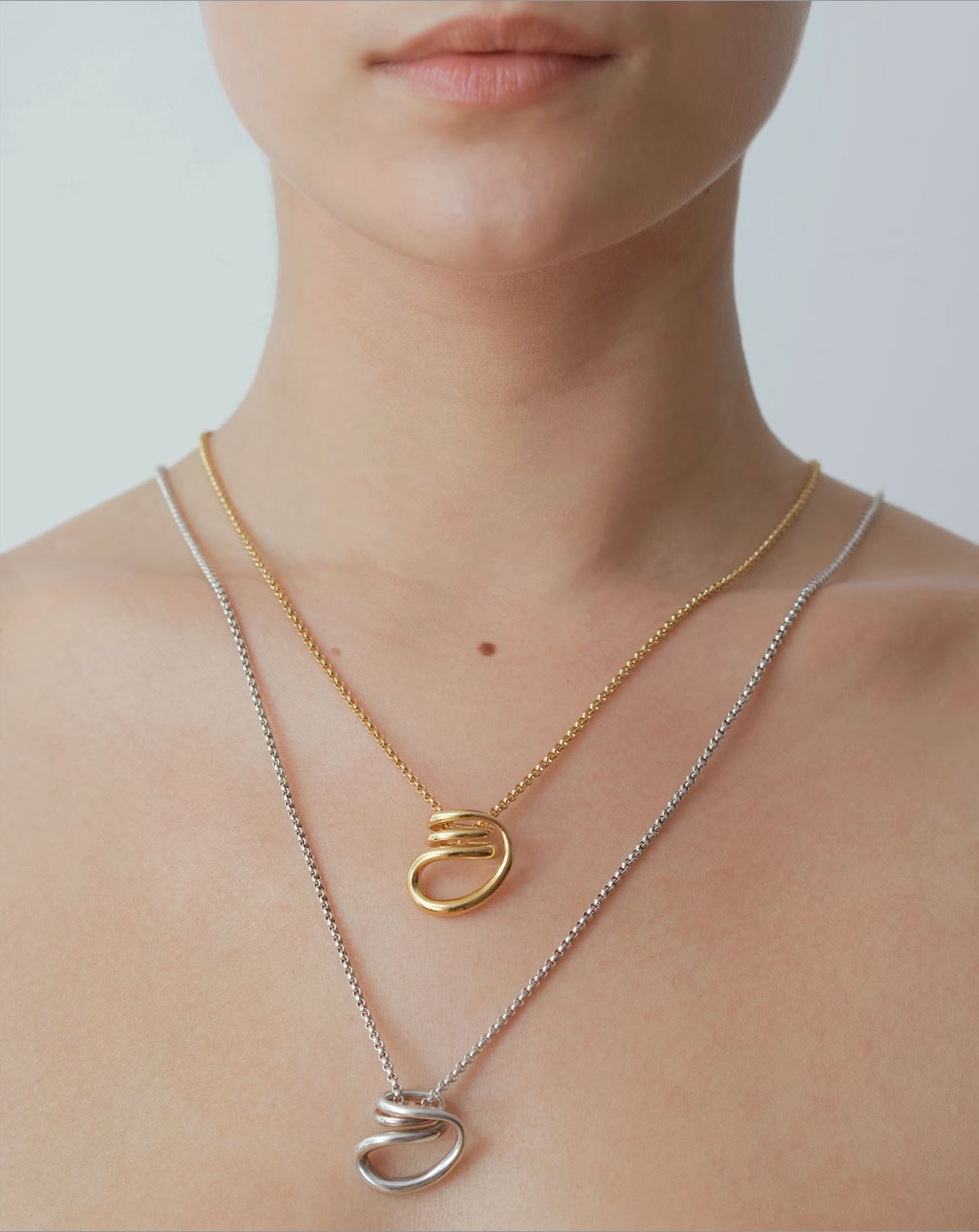 【charlotte CHESNAIS】Petit Round Trip Necklace Charlotte Chesnais Petite Round Trip Necklace | WE ARE ICONIC