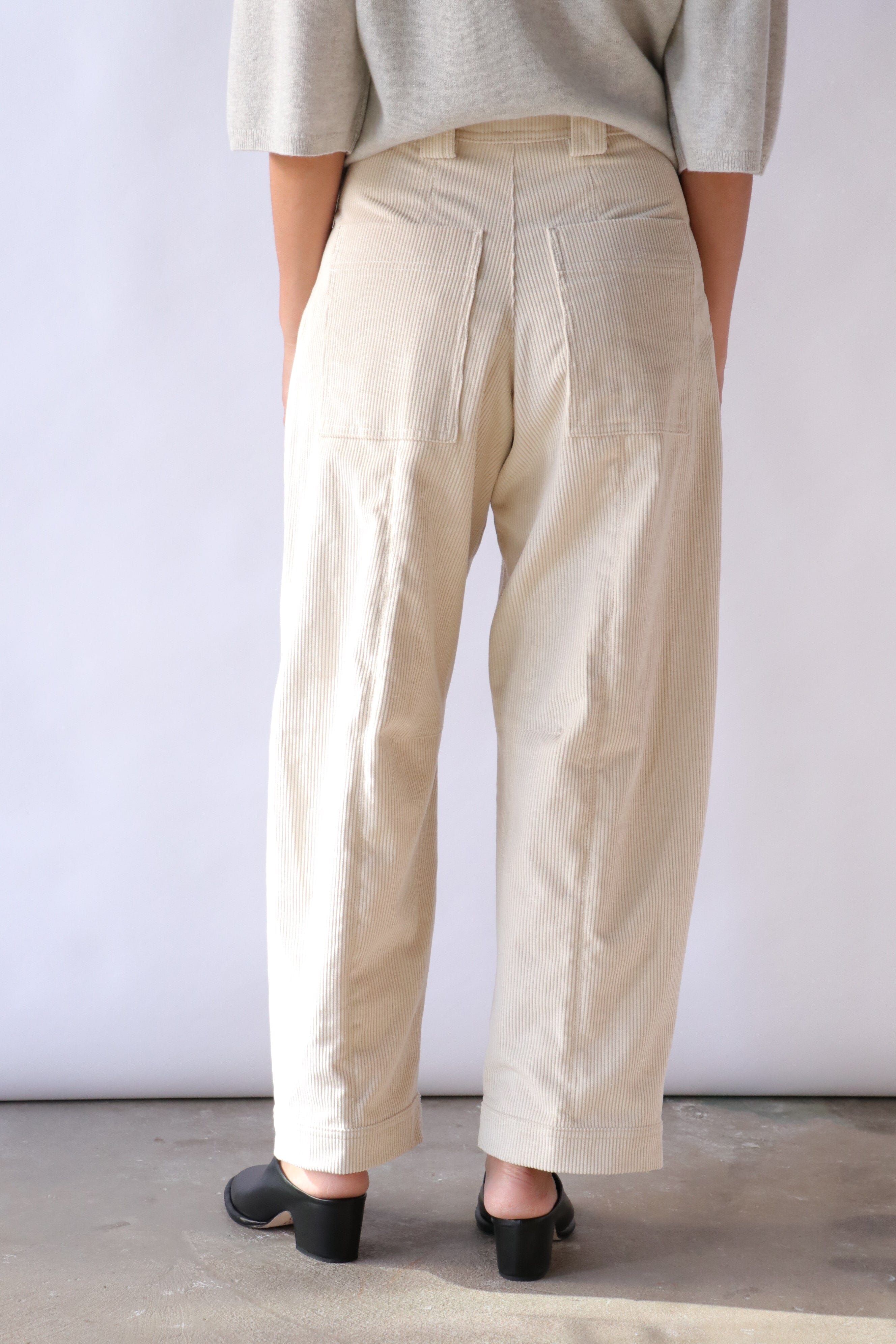 Closed Rhannon Relaxed Pants in Pearl Beige | WE ARE ICONIC