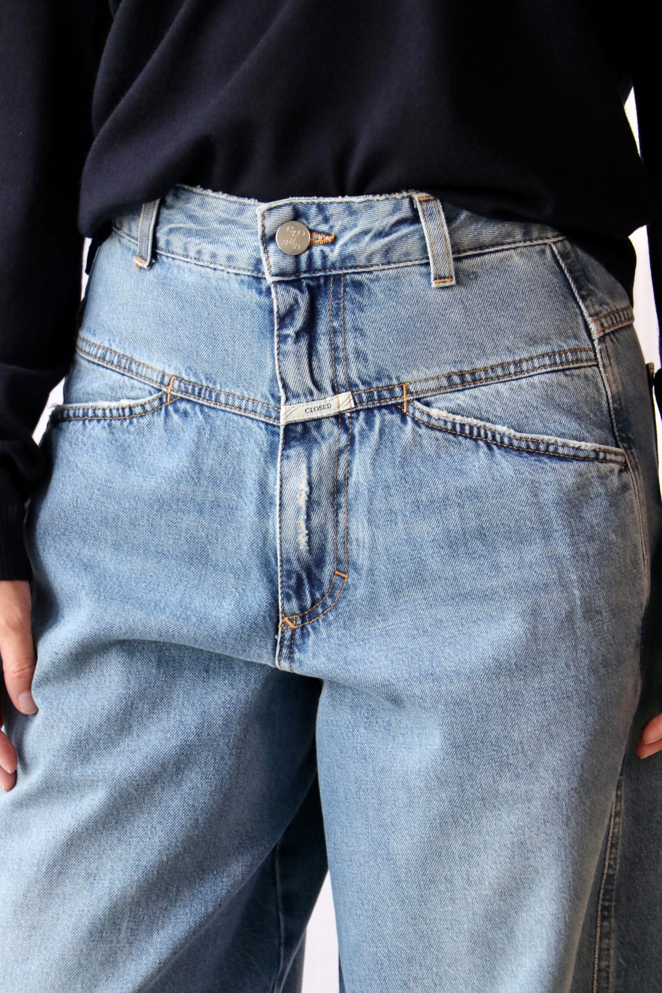 Closed Wide Jeans- Deni-x in Mid Blue | WE ARE ICONIC