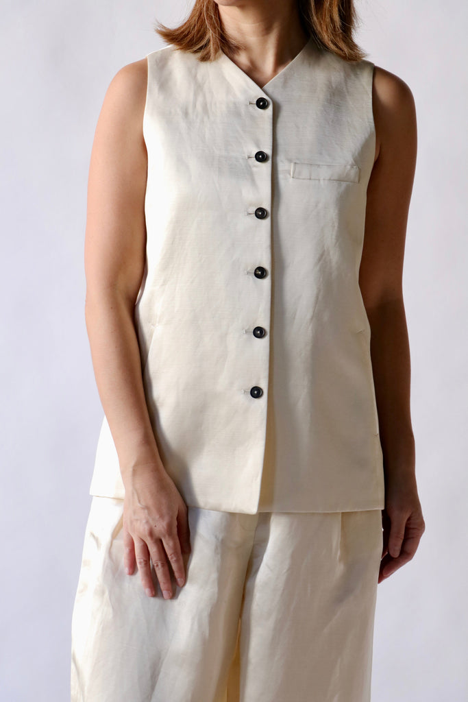Cordera Satin Tailored Vest in Marfil | WE ARE ICONIC