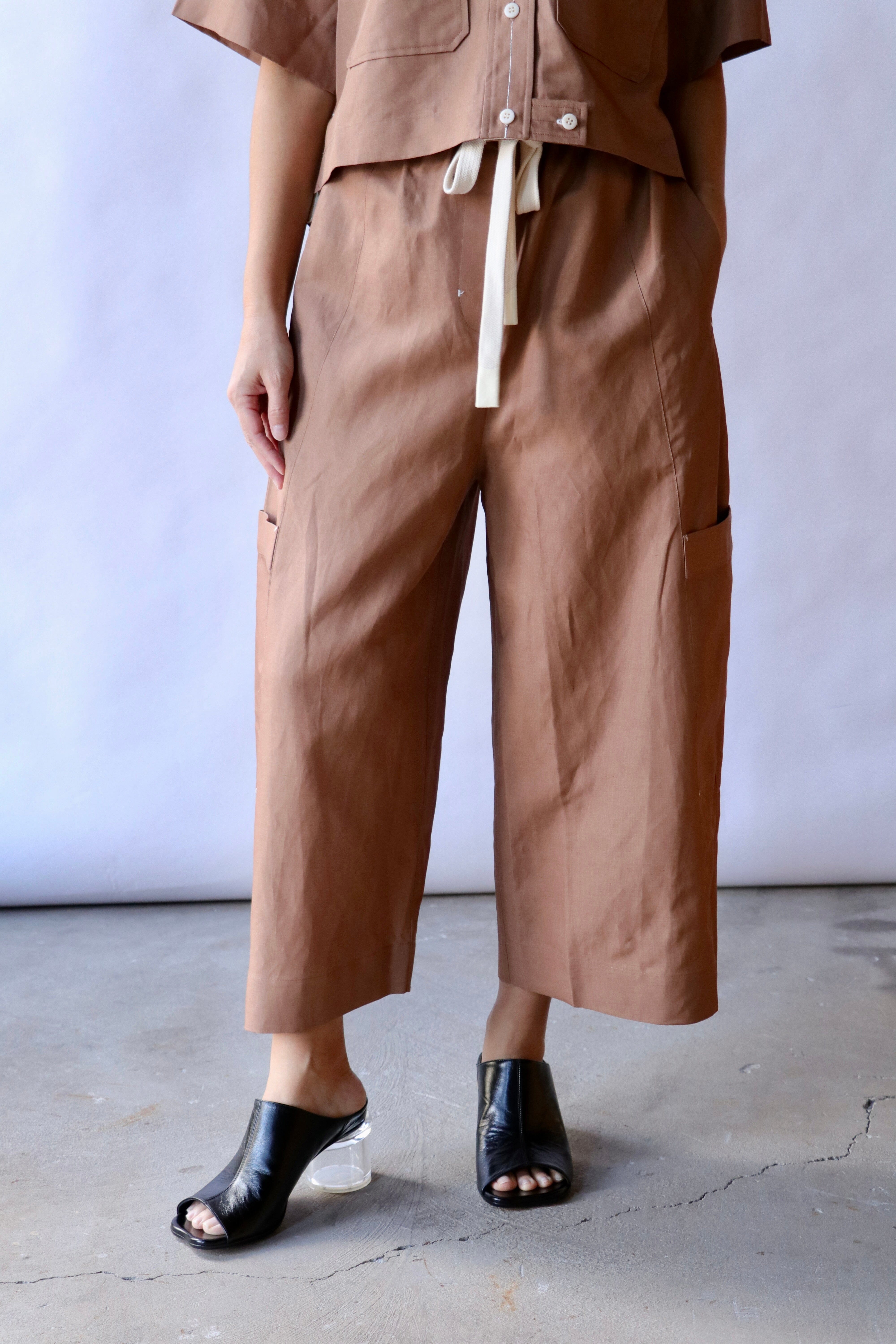 lee-mathews-rene-pant-in-