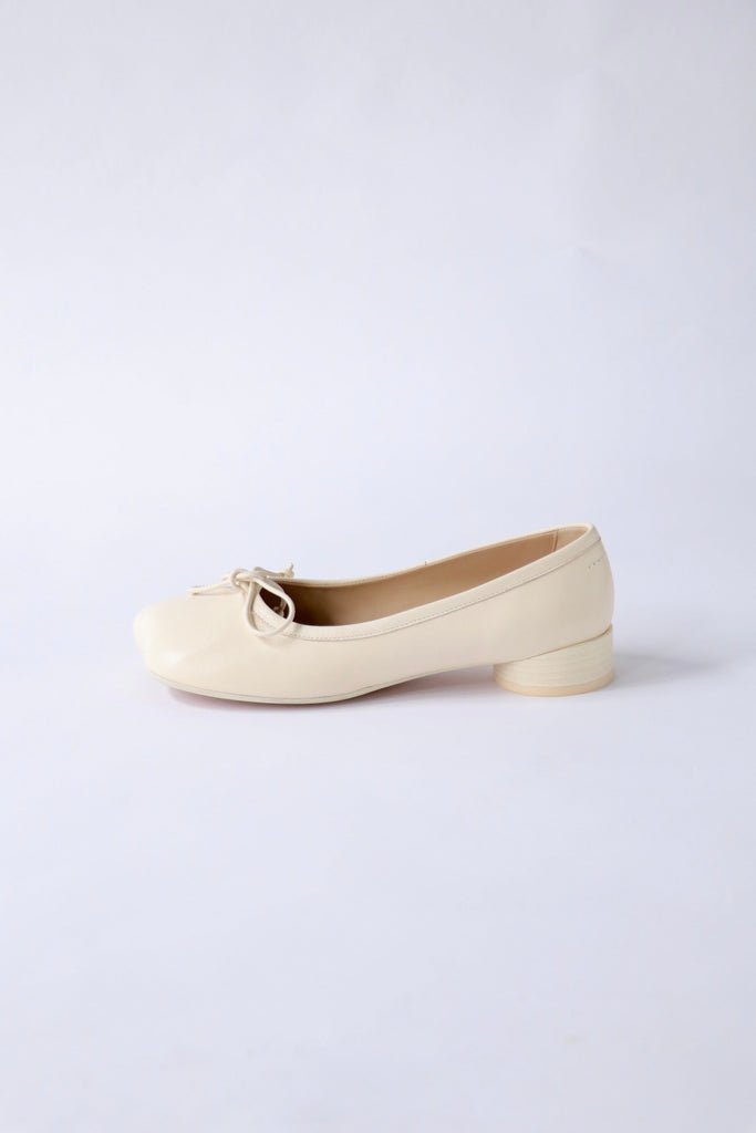 MM6 Maison Margiela Anatomic Ballerinas in Cream Shoes MM6 Maison Margiela 