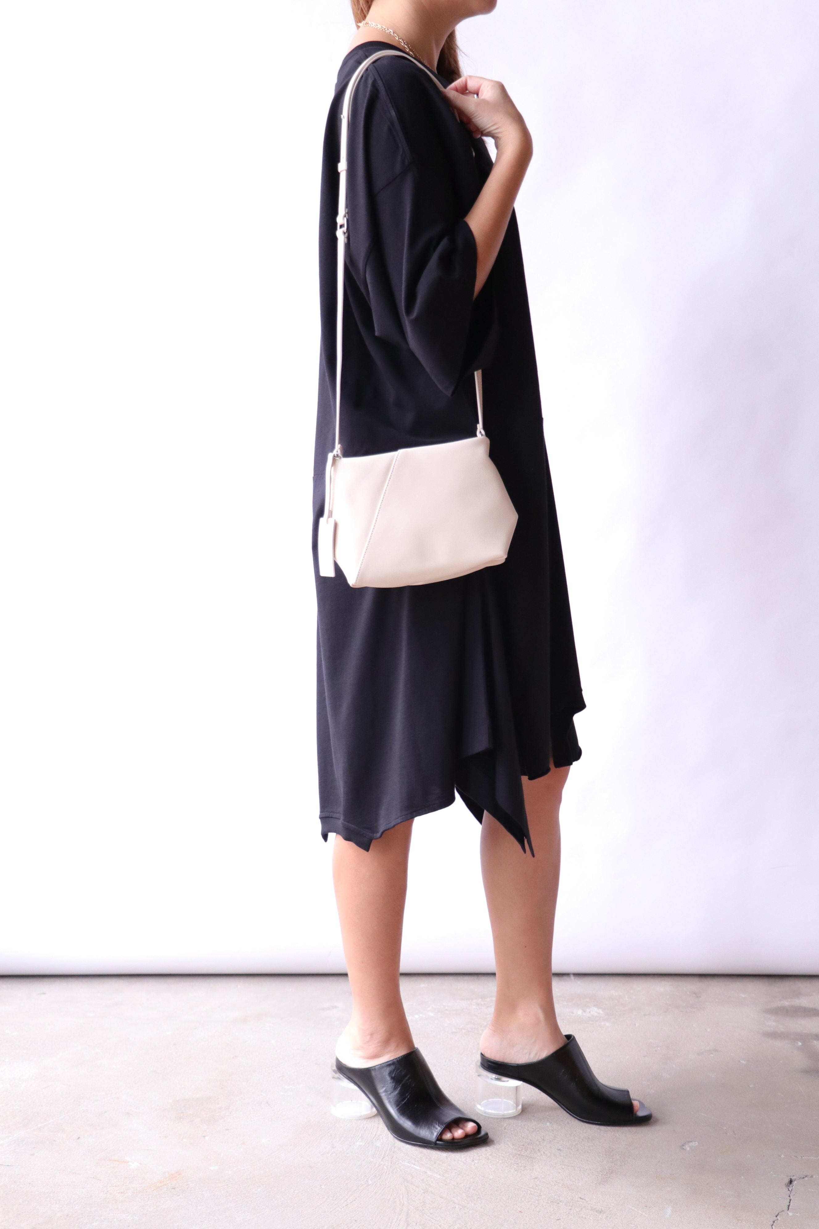 アパルトモンMAISON MARGIELA◆SHOULDER POUCH BAG Maison Margiela Small Snatched Shoulder Bag | Neutrals | FARFETCH