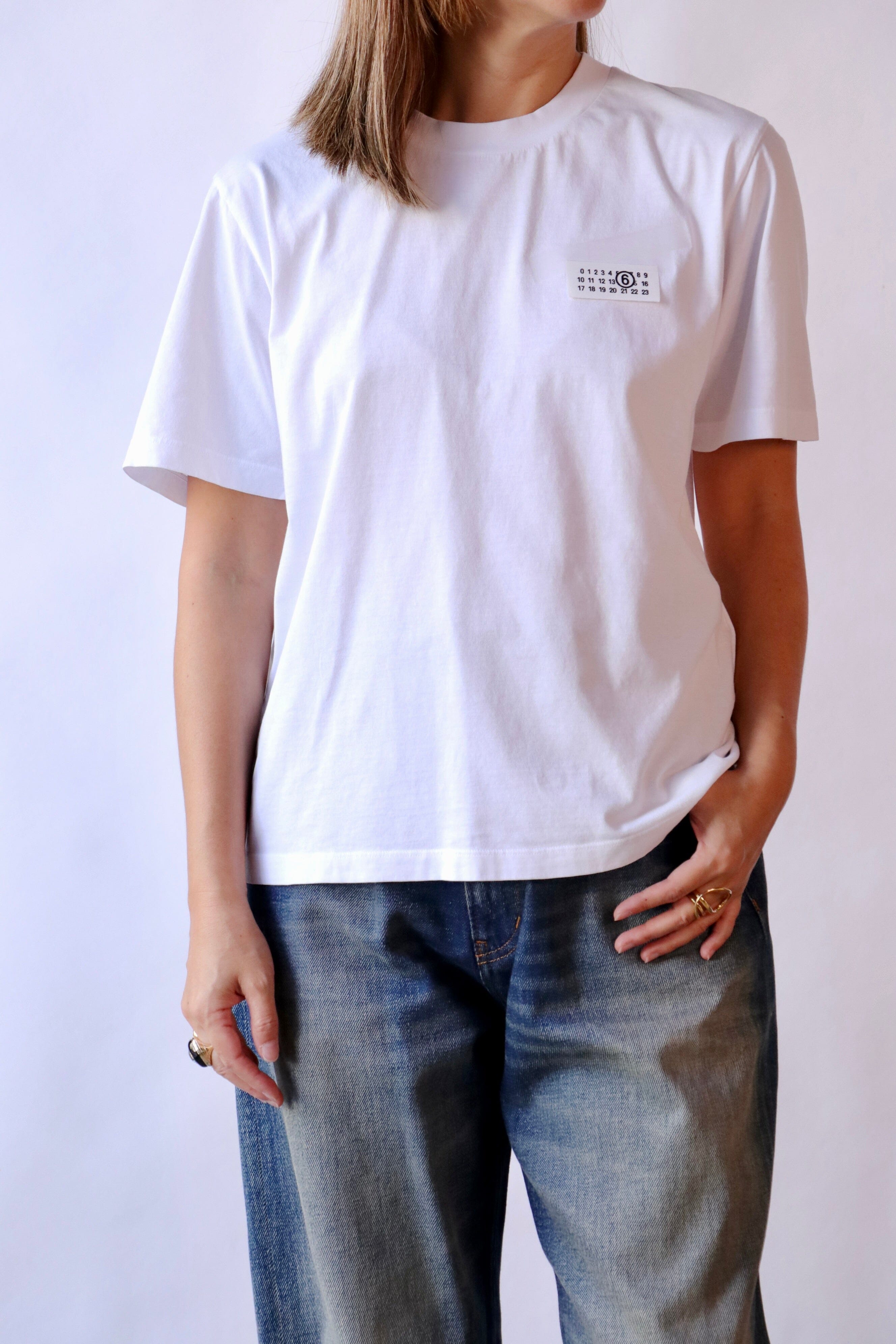 トップス MM6 Maison Margiela Oversize T-shirt MM6 Maison Margiela Taped label Cotton T-shirt | WE ARE ICONIC