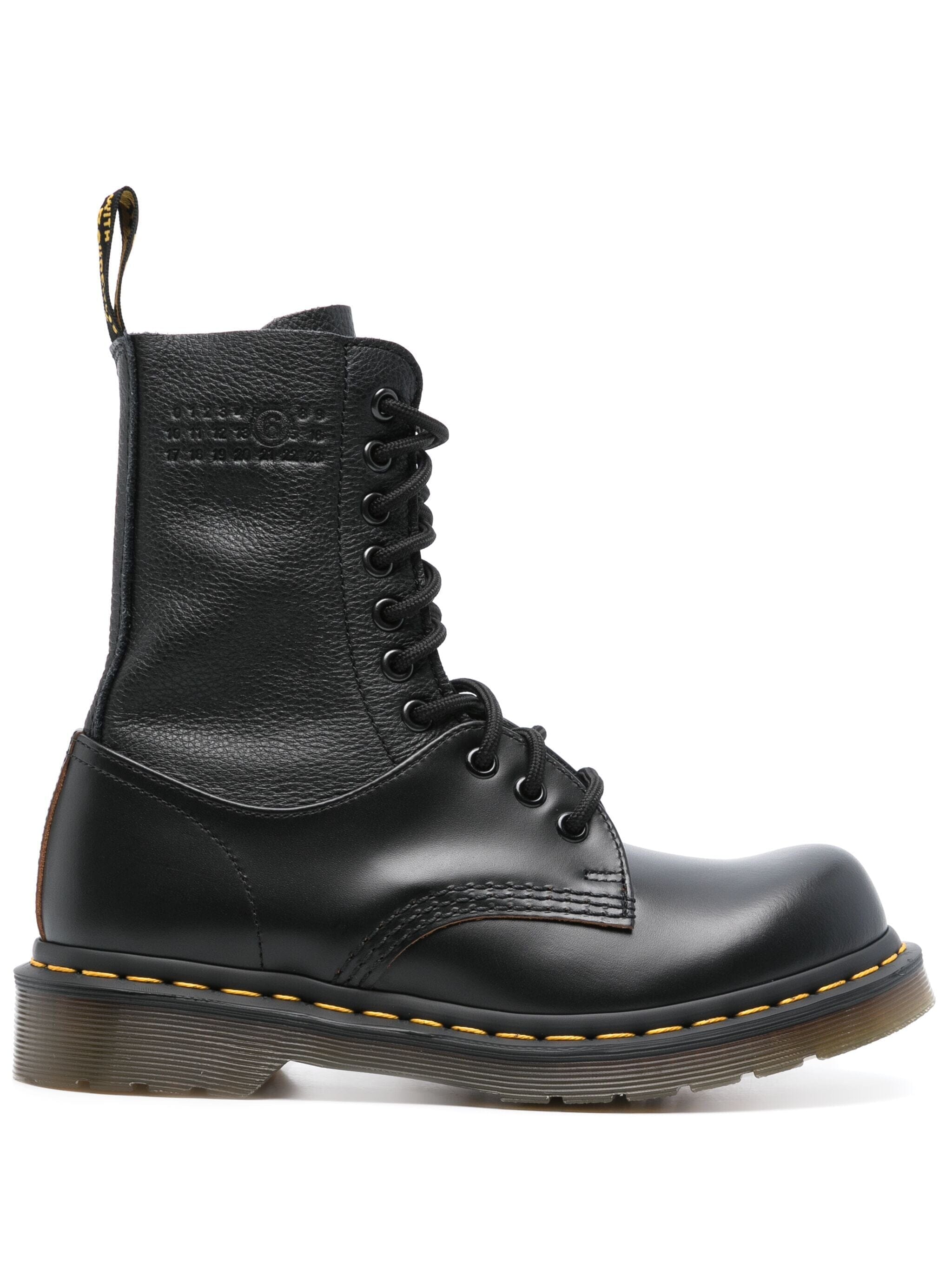 靴 MM6 x Dr. Martens Twisted and Reimagined MM6 x Dr Martens Twisted & Reimagined Boots in Black | WE