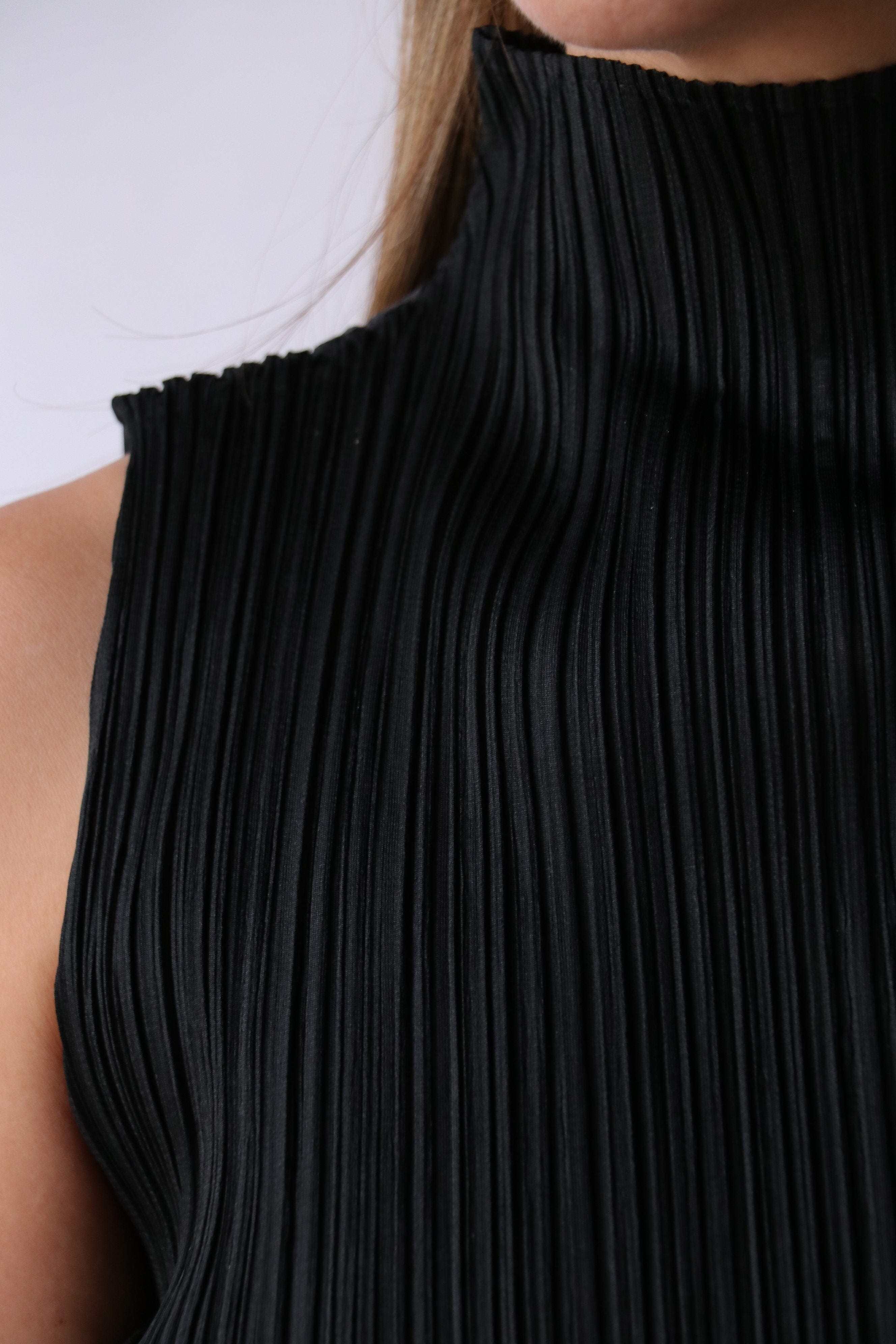 PLEATS PLEASE ISSEY MIYAKE - 黒トップス Pleats Please Issey Miyake Women's Long Sleeve Pleats Zip