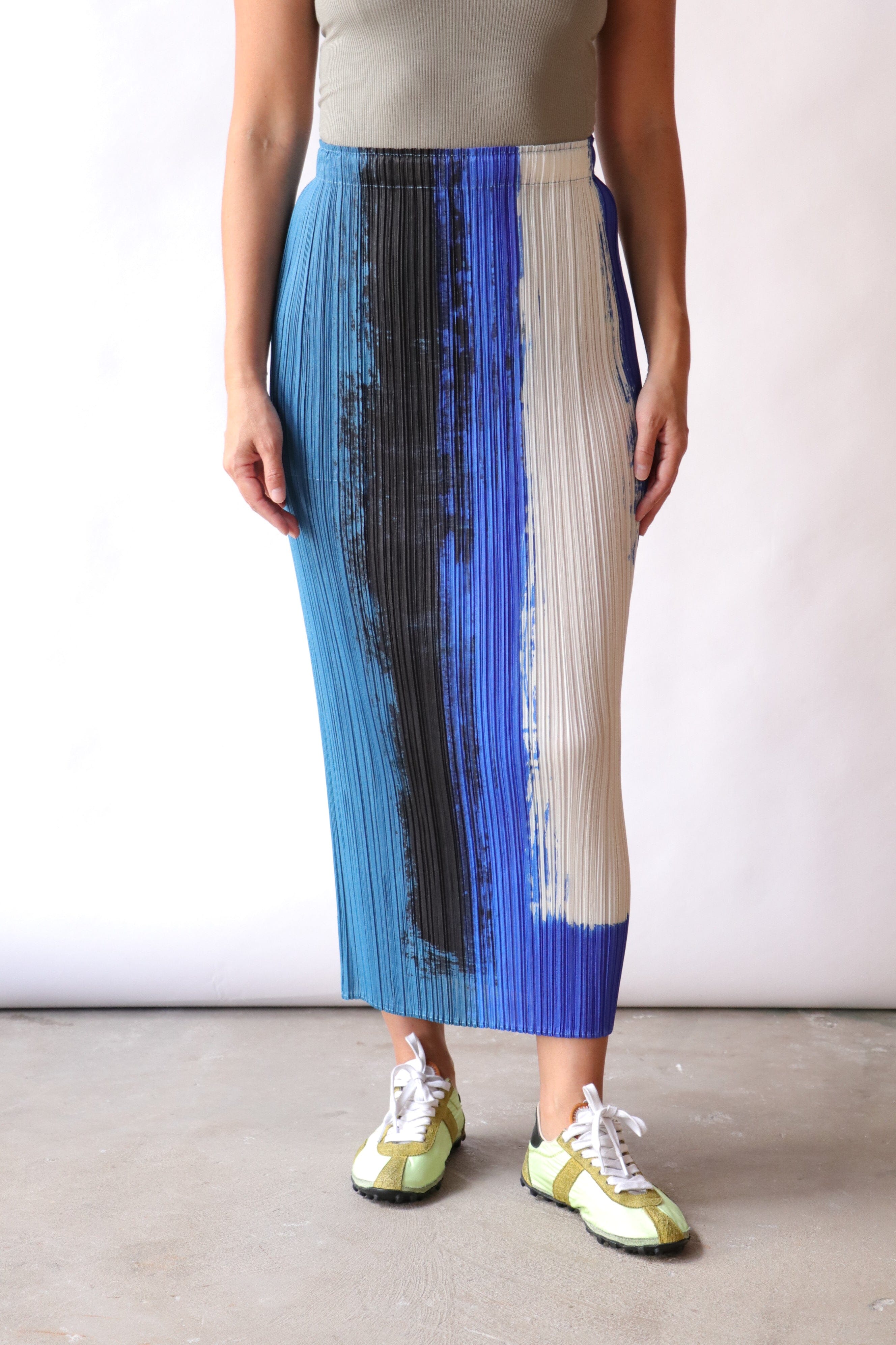 スカート PLEATS PLEASE ISSEY MIYAKE JUMP Pleats Please Issey Miyake Jump Skirt in Blue | WE ARE ICONIC