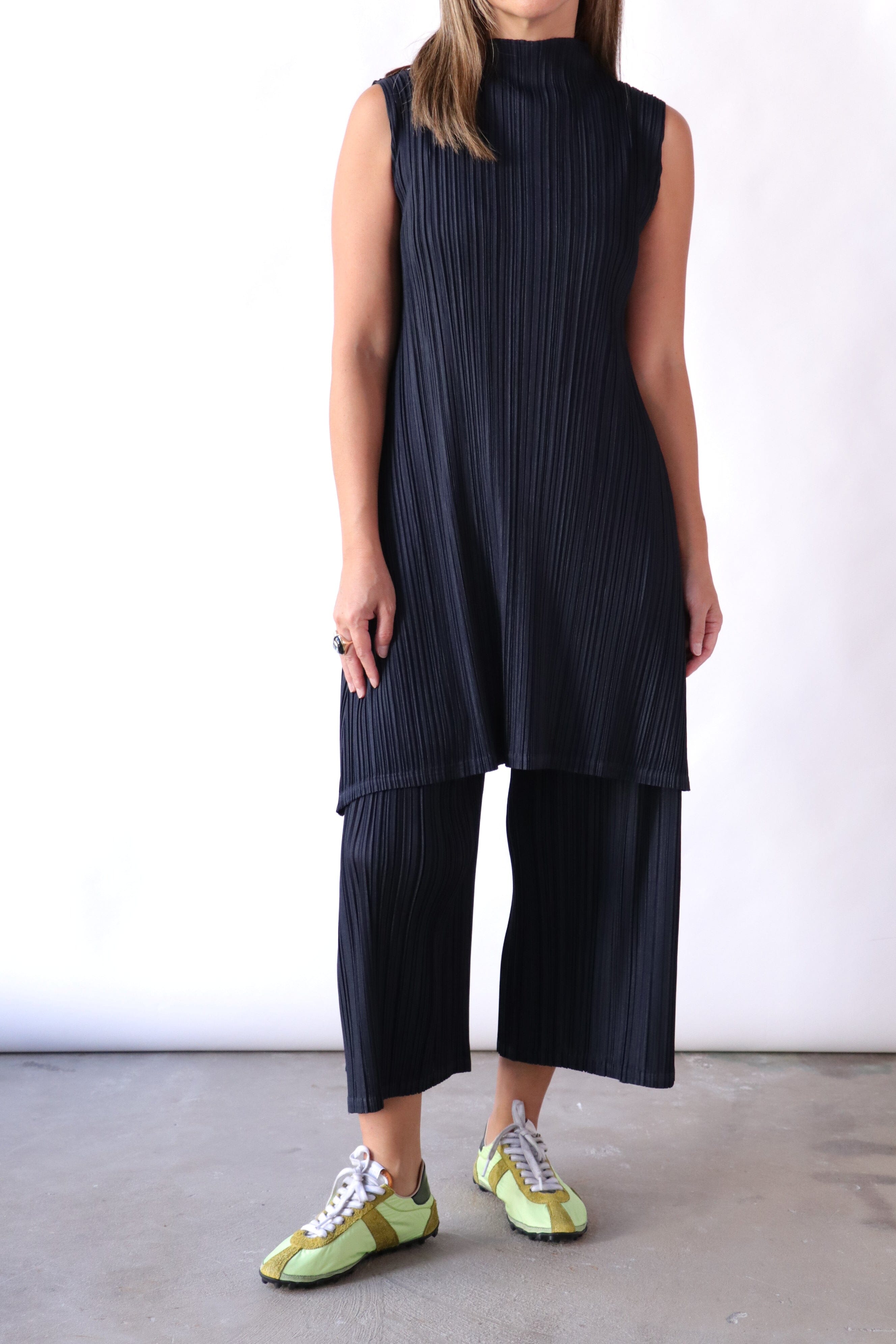 MELLOW PLEATS 定価73,700円 Introducing Items “MELLOW PLEATS” – ISSEY MIYAKE ONLINE STORE