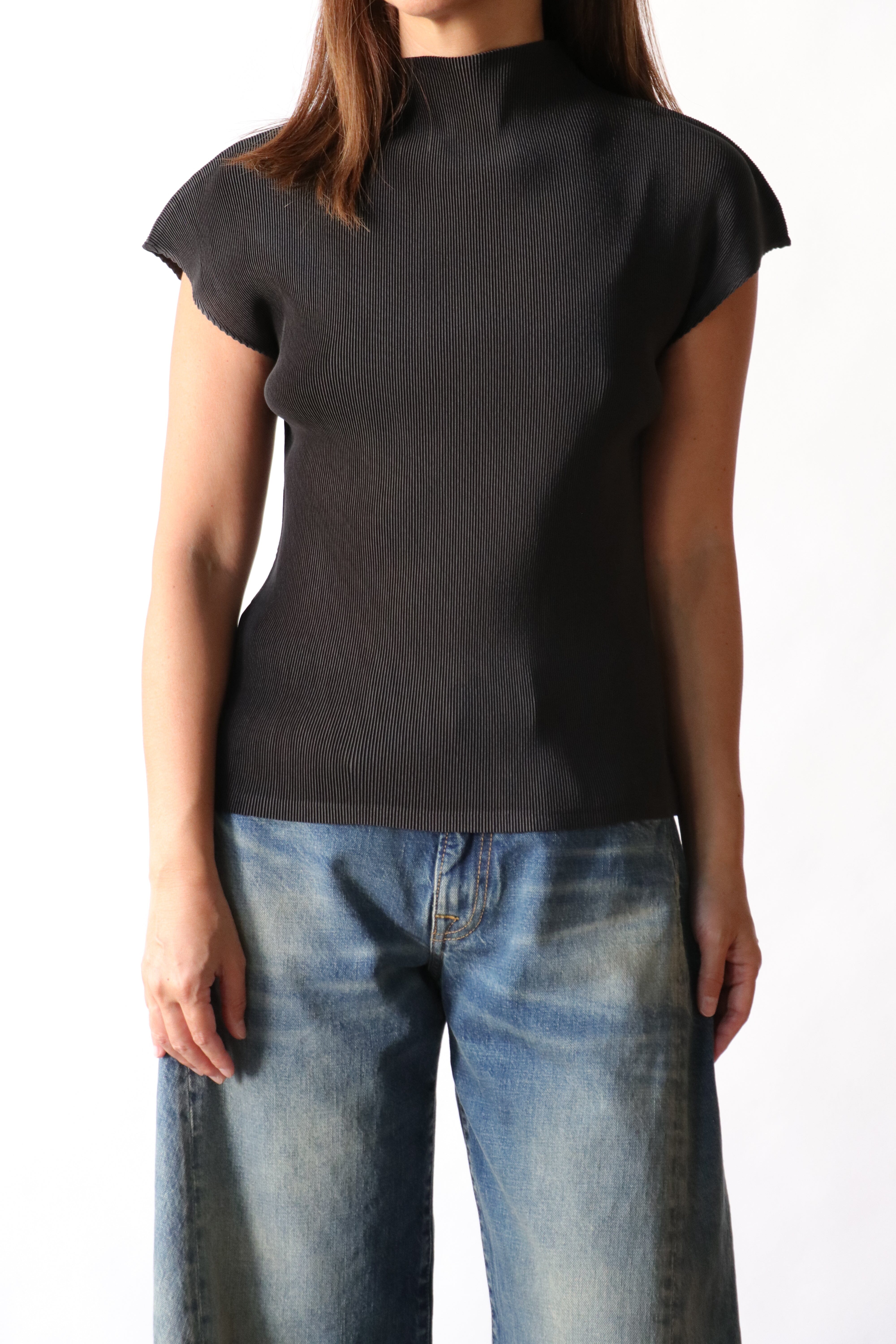 トップス PLEATS PLEASE ISSEY MIYAKE MIST AUGUST Pleats Please Issey Miyake Mist August Shirt in Black | WE ARE ICONIC