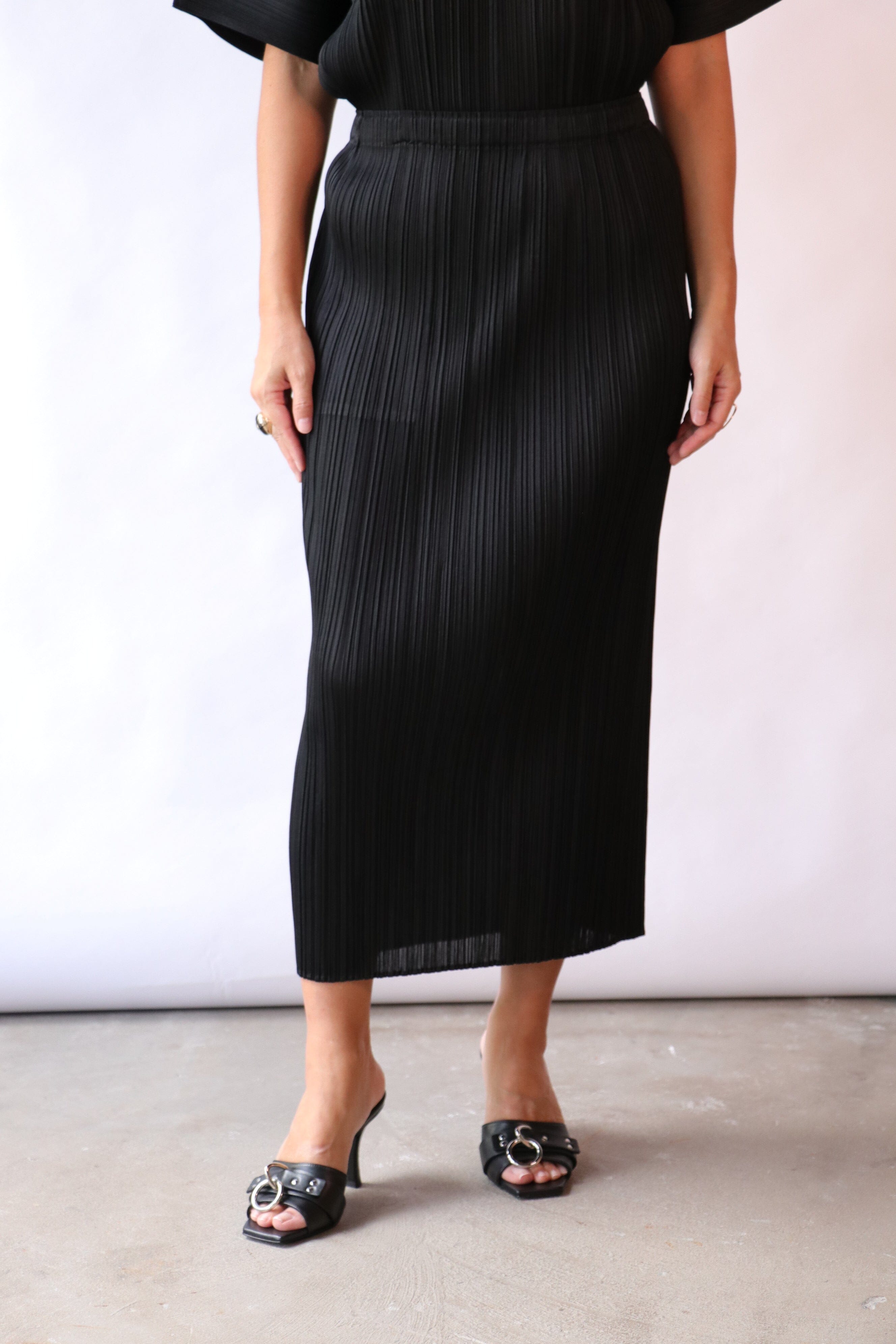 スカート Issey miyake skirt Pleats Please Issey Miyake // Black Pleated Maxi Skirt – VSP