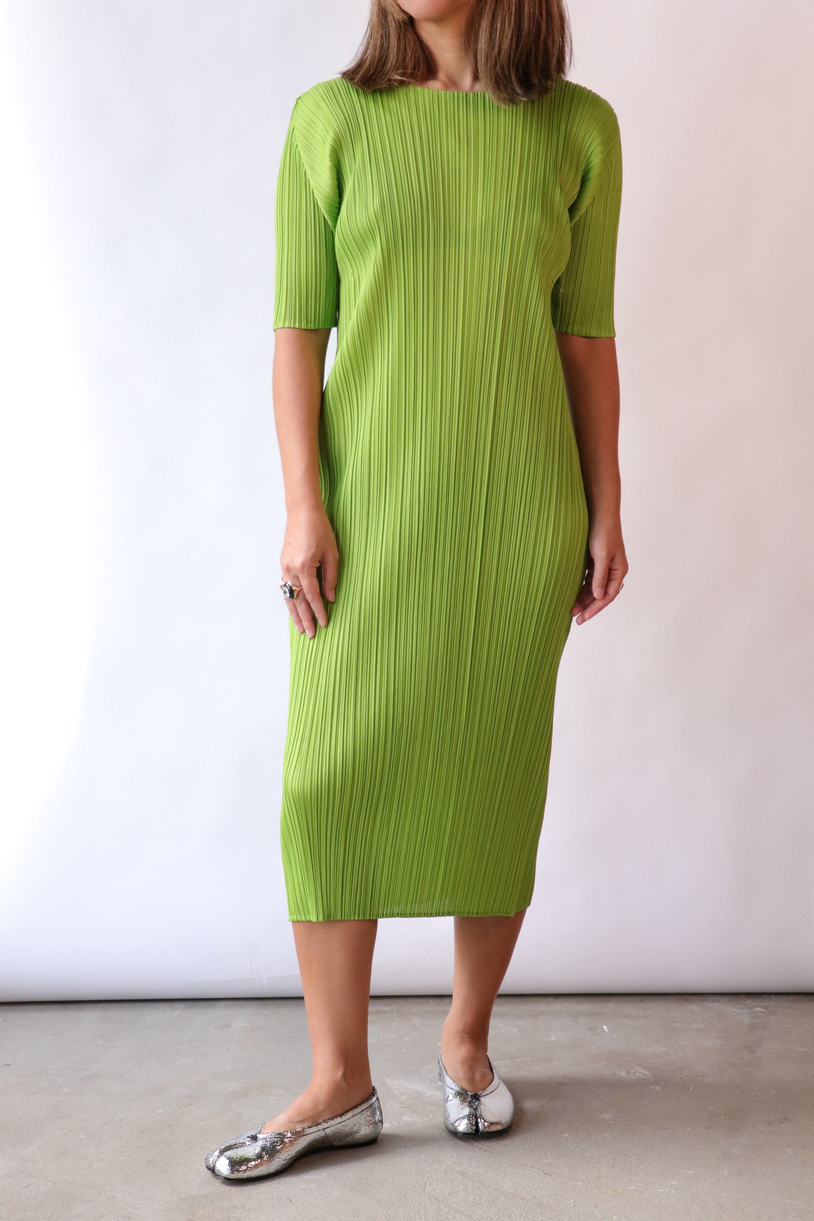 ワンピース PLEATS PLEASE MONTHLY COLORS : AUGUST MONTHLY COLORS : AUGUST Dress Yellow Green – ISSEY MIYAKE EU