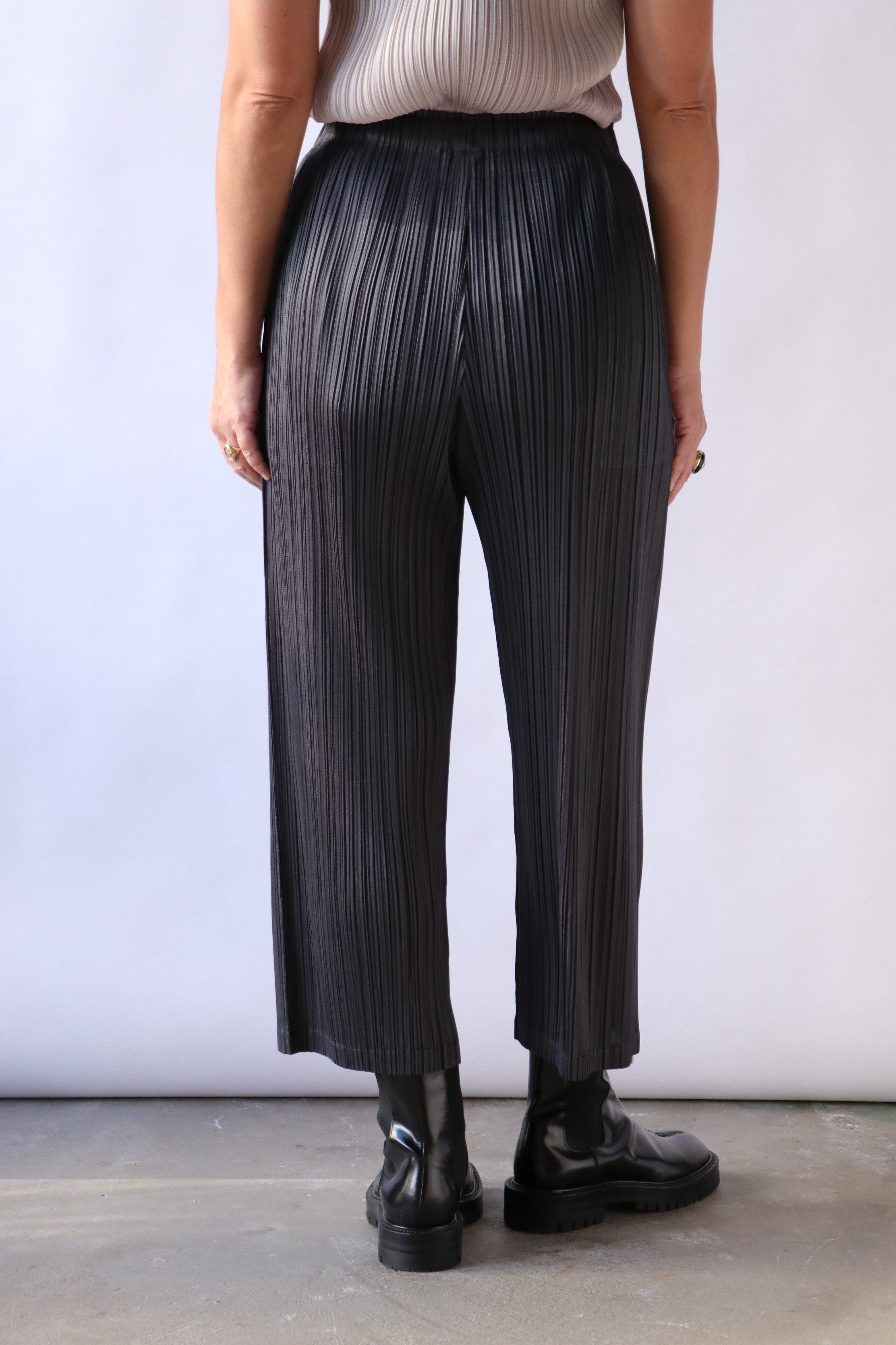 JF185HOMME PLISSE ISSEY MIYAKE 女性も人気パンツ（TAILORED