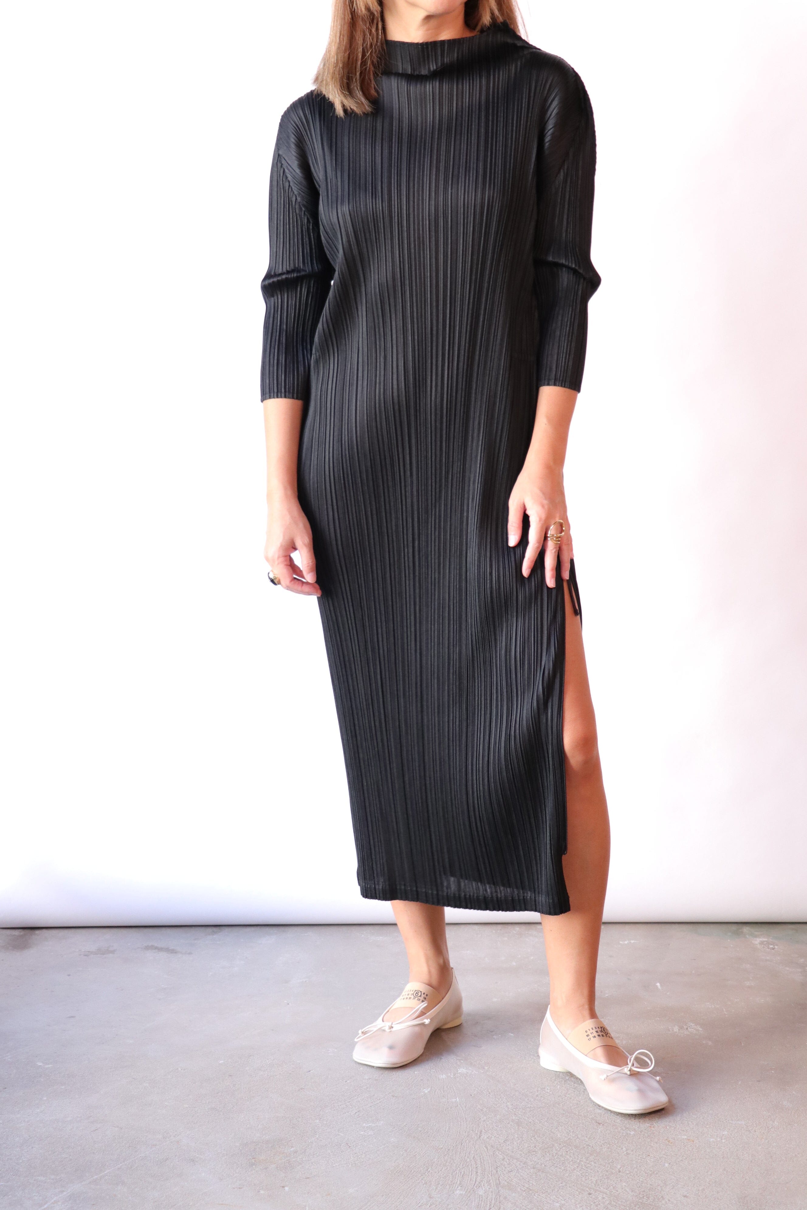 ワンピース pleats please MONTHLY COLORS SEPTEMBER 4 MONTHLY COLORS : SEPTEMBER – isseymiyake.com