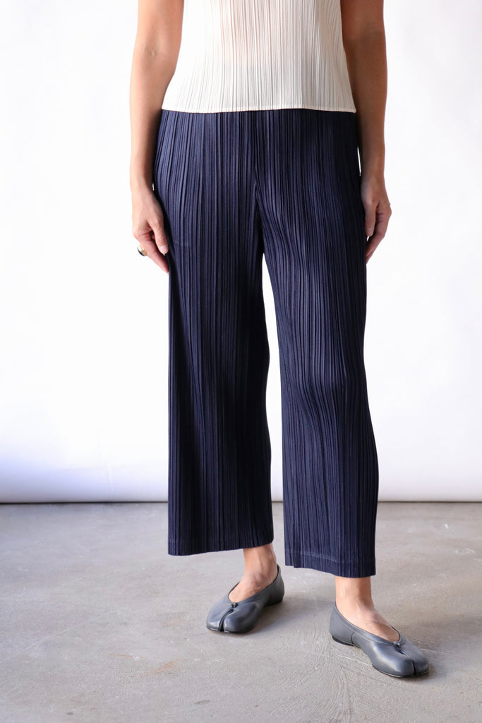 PLEATS PLEASE THICKER BOTTOMS 未使用 4サイズ Pleats Please Issey Miyake Thicker Bottoms 2 | WE ARE ICONIC