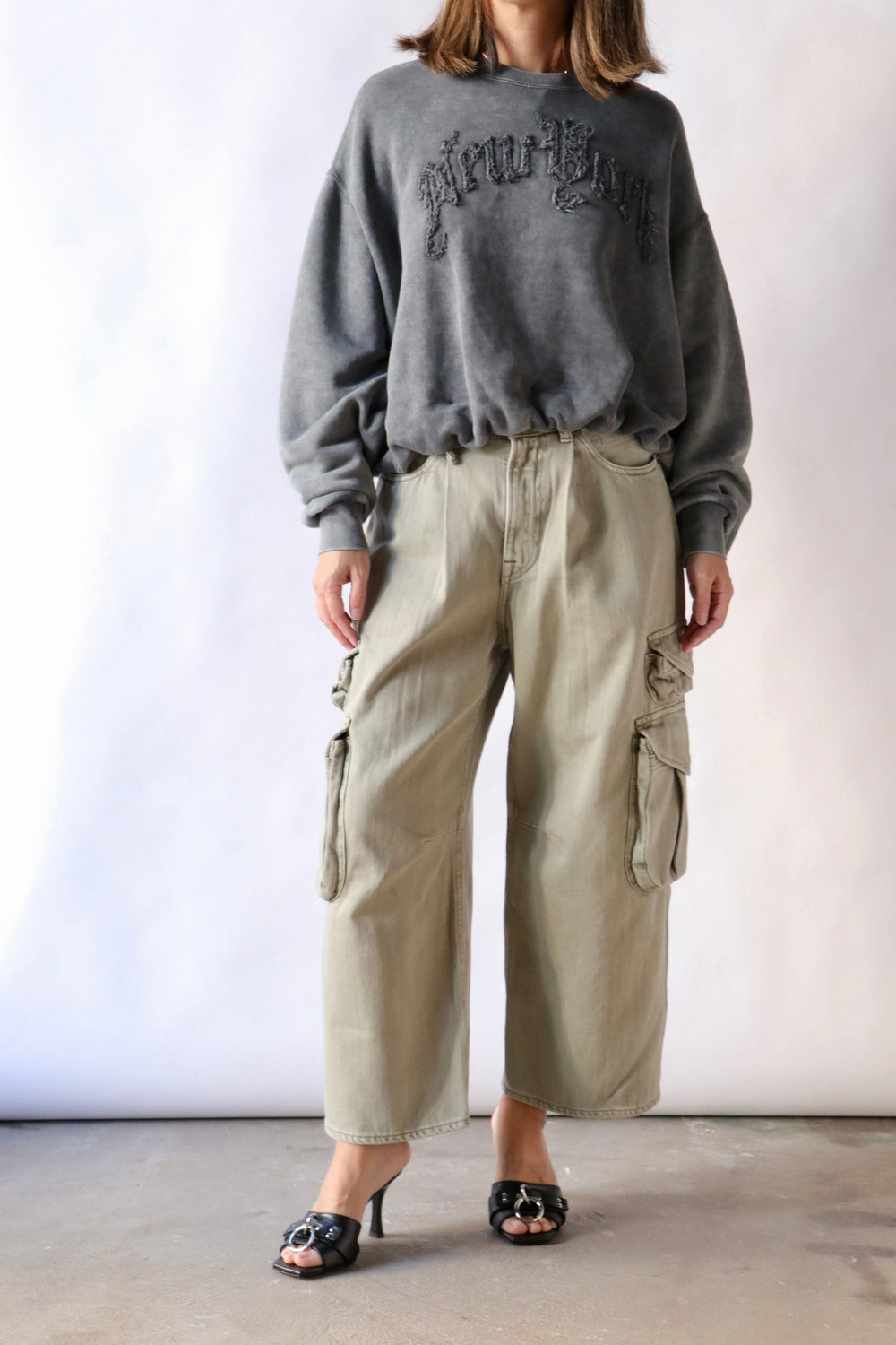【YOURNUS】Eyelet Balloon Collar Sweatshirt AC689_PK6211?hei=850&crop=0,0,