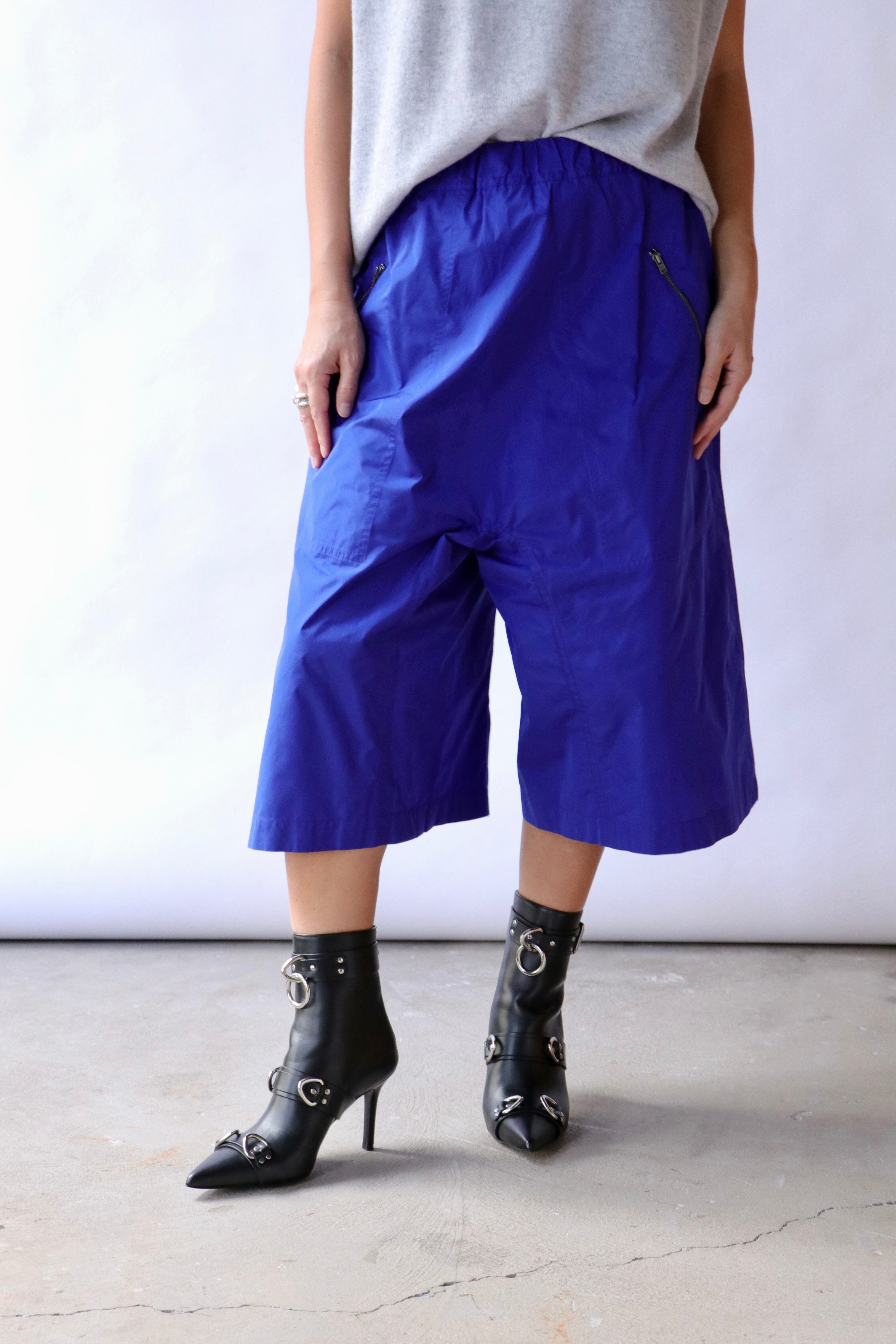 Sofie D'Hoore Pond Relaxed Zippockets Shorts in Klein | WE ARE ICONIC