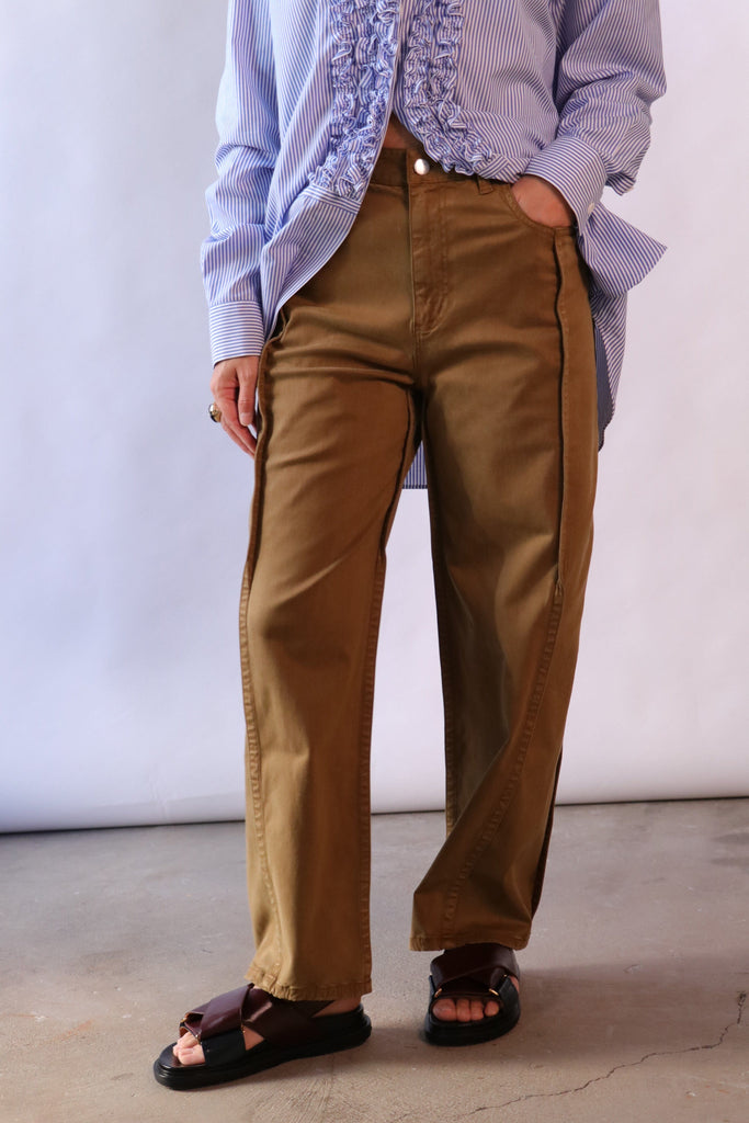 Tibi Garment Dyed Stretch Twill Tuck Pant in Dark Tan Bottoms Tibi 