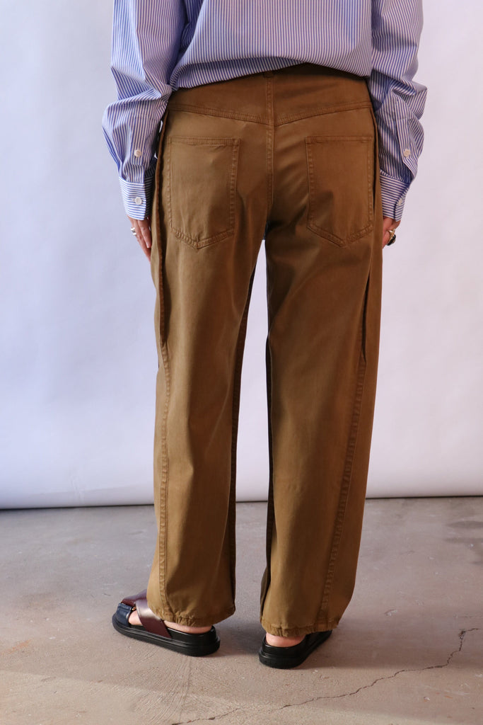 Tibi Garment Dyed Stretch Twill Tuck Pant in Dark Tan Bottoms Tibi 