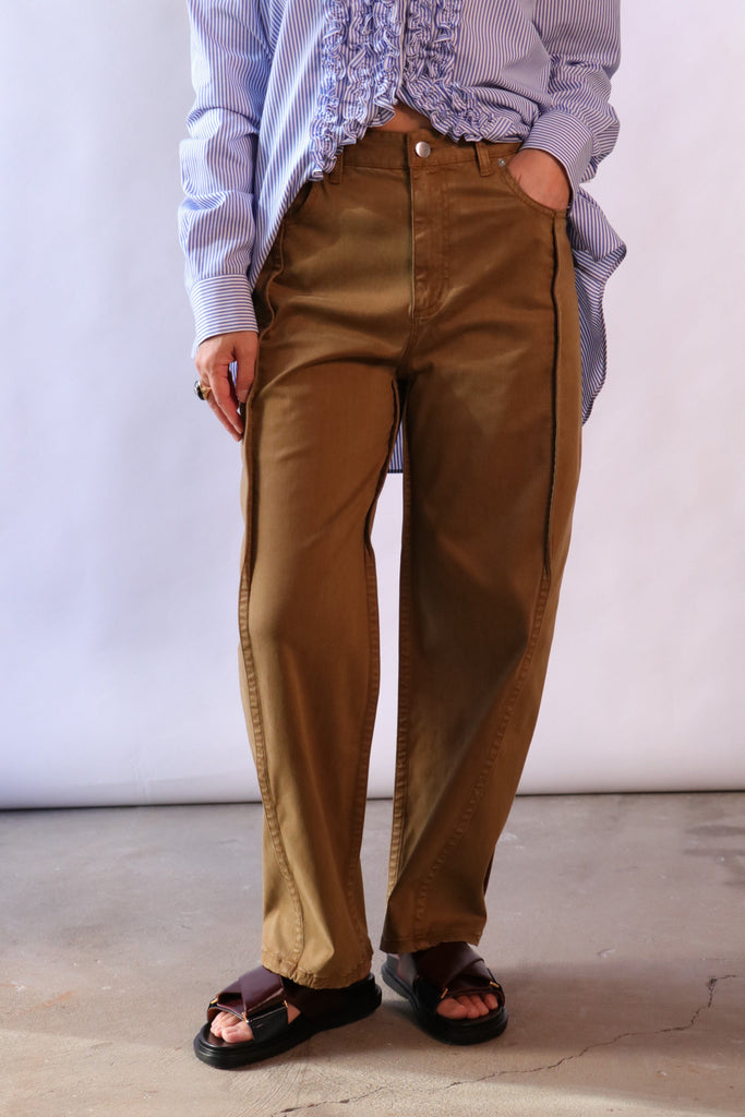 Tibi Garment Dyed Stretch Twill Tuck Pant in Dark Tan Bottoms Tibi 