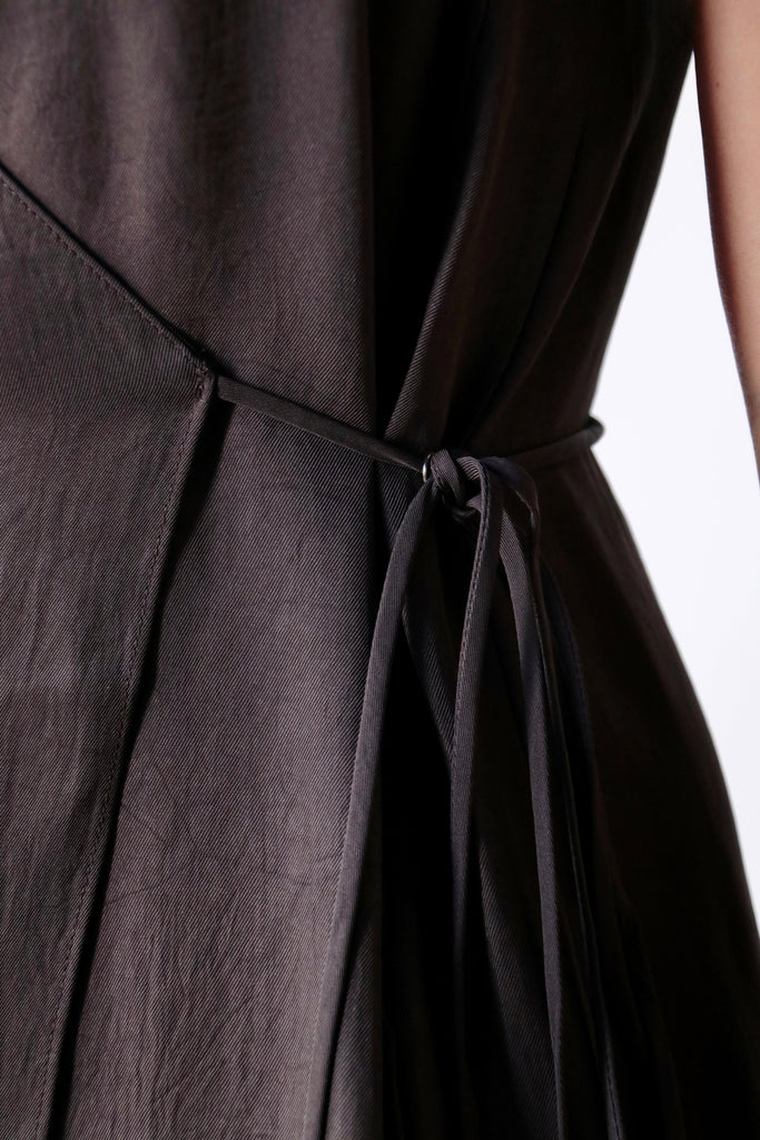 tibi brown slip dress Summer Wrap Button keyhole at back Bodice:Zip up 1960's Lace trim Why it's best to