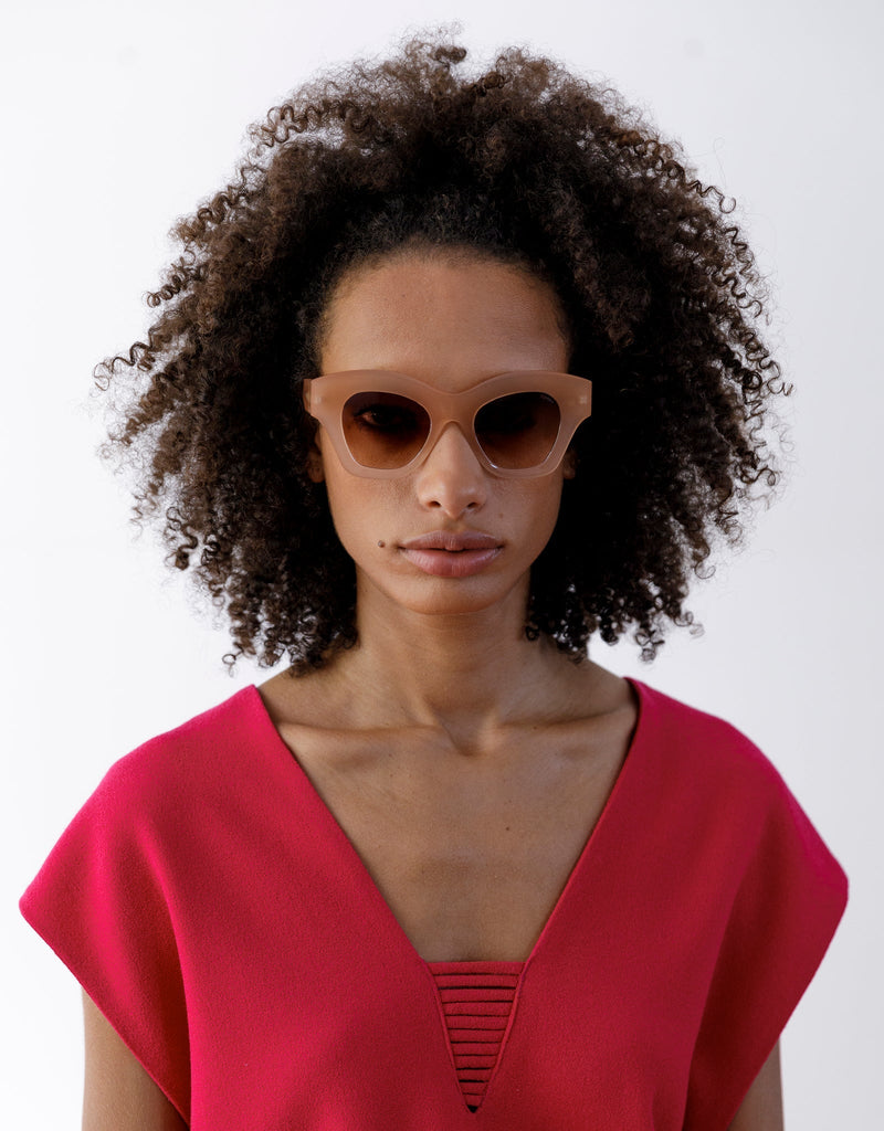 Lapima Tessa Sunglasses in Areia Gradient Accessories Lapima 