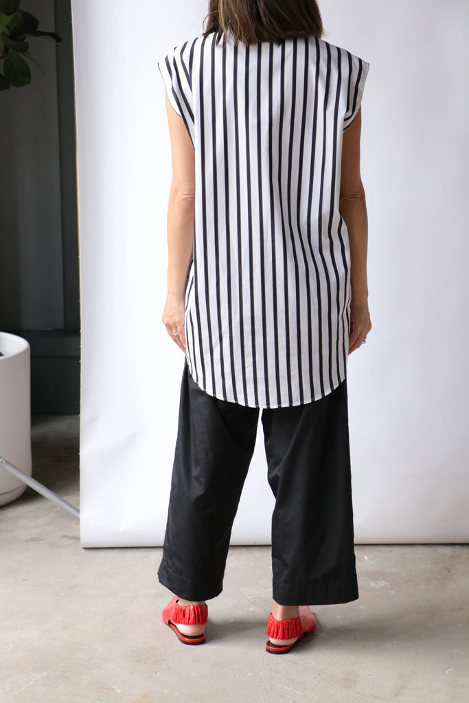 Plan C Sleeveless Stripe Shirt in White/Black | WE ARE ICONIC