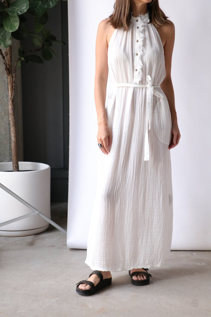 Racquel wears the Palacio Midi Dress in White Linen.